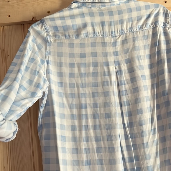 Gingham button down 💙🤍 - Picture 4 of 4